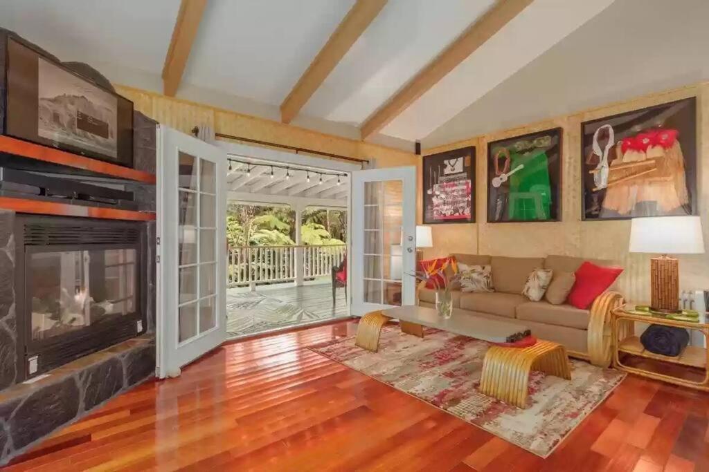 Hau'Oli Place Tiki Cottage In Волкейно Екстериор снимка