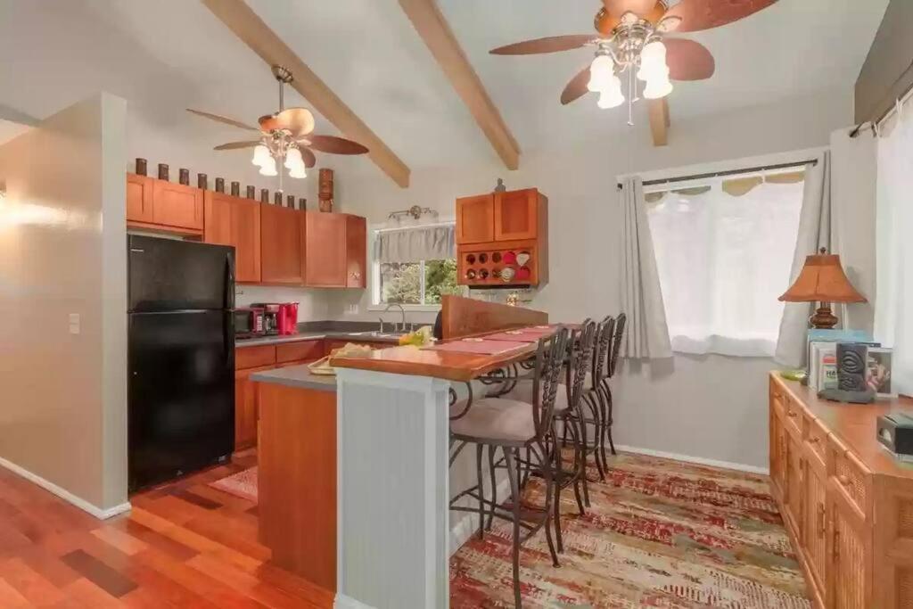Hau'Oli Place Tiki Cottage In Волкейно Екстериор снимка